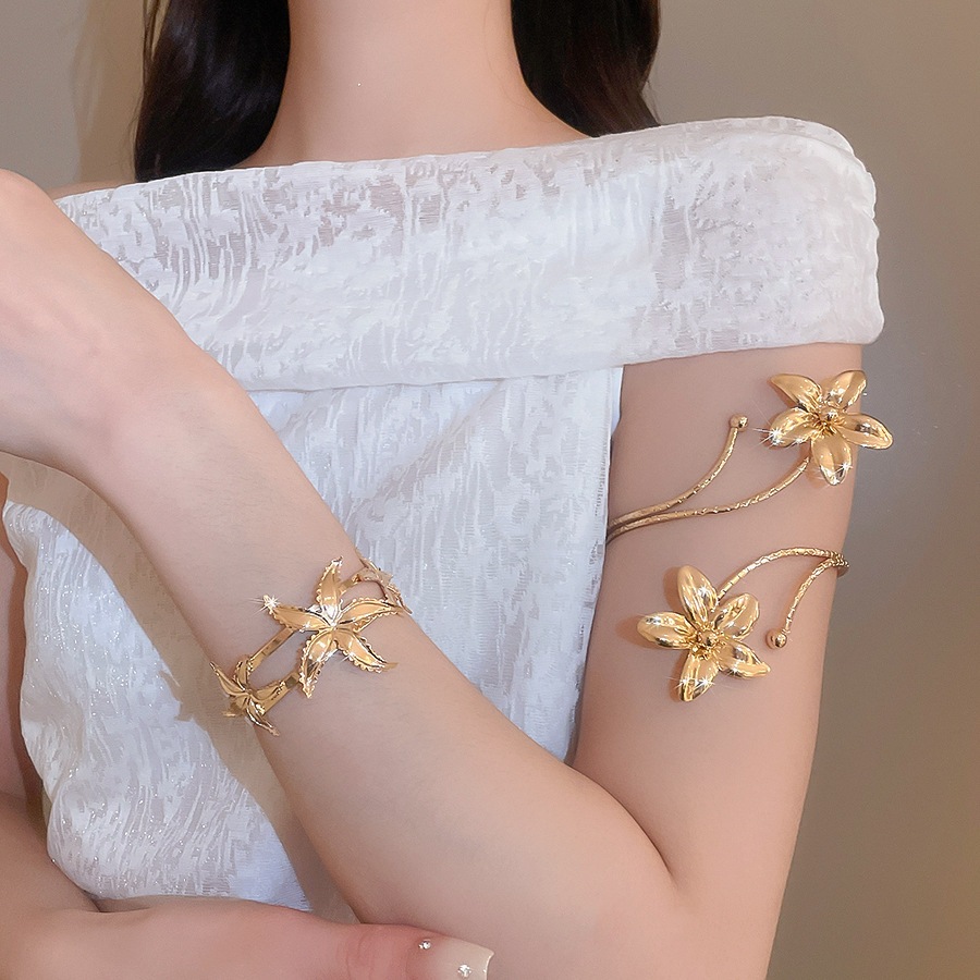 Vòng đeo tay hoa màu vàng, Vòng tay cánh tay trên bằng kim loại được đánh bóng, Trang sức tuyên bố thanh lịch dành cho nữ Đảng & Trang phục cô dâu