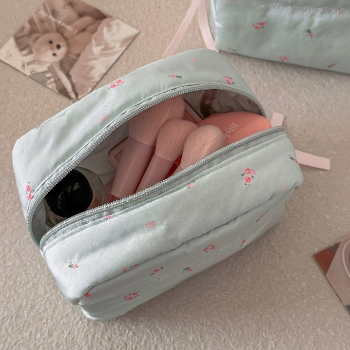 Túi mỹ phẩm hoa xanh nhạt vải mềm thêu có quai dung tích lớn đựng đồ tắm linh tinh đi lại