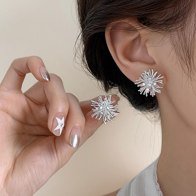Bông Tai Pháo Hoa Bất Đối Xứng Ngọc Trai Hàn Quốc - Thời Trang Sang Trọng