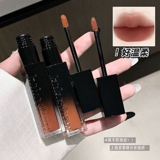 Kakashow Matte Velvet Lip Gloss Độ bão hòa thấp Bóng khỏa thân lâu trôi chống dính Lip Tint Son môi dạng lỏng chống thấm nước NO.C685