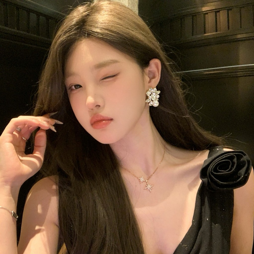 Bông Tai Đính Ngọc Trai Và Kim Cương Phong Cách Thời Trang Ấn Tượng Phụ Kiện Hoàn Hảo Cho Váy Dạ Hội