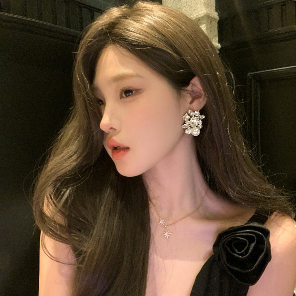 Bông Tai Đính Ngọc Trai Và Kim Cương Phong Cách Thời Trang Ấn Tượng Phụ Kiện Hoàn Hảo Cho Váy Dạ Hội