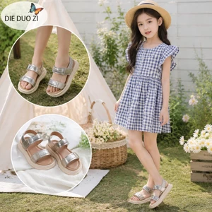Bé Gái Sáng Bóng Kim Loại Đôi Dây Sandal, Kim Cương Giả Trang Trí Mũi Mở Xăng đan Phẳng Có Thể Điều Chỉnh Mắt Cá Chân Velcro Đế Cao Su Chống Trơn Trượt Trẻ Em Mùa Hè Giày Thường Ngày