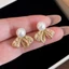 Vintage Phong Cách Pháp Rỗng Filigree Lưới Nơ Bông Tai Màu Vàng Vỏ sò Cạnh Mini Trang Trí Kim Cương Giả Tròn Mịn Ngọc Trai Bông Tai Thanh Lịch Hẹn Hò Văn Phòng Nhẹ Nhàng Phù Hợp Với Trang Sức