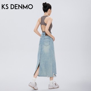Váy denim nữ mùa hè với thiết kế rạch cao cấp và slit, dáng ôm body giúp trông nhỏ nhắn hơn.