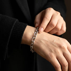 VINTAGE BYZANTINE CHAIN — Một món trang sức thủ công vượt thời gian. Dây chuyền 4MM Byzantine này có họa tiết dệt phức tạp tạo ra kết cấu sang trọng, giống như dây thừng. ĐỒNG