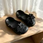 3 Nữ Bé Gái Tắc Sandal Giày DIY Quyến Rũ Phong Cách Thời Trang Nơ Đen Bướm Mặt Dây Chuyền Nút Lỗ Giày Trang Trí Bộ Phụ Kiện Quà Tặng
