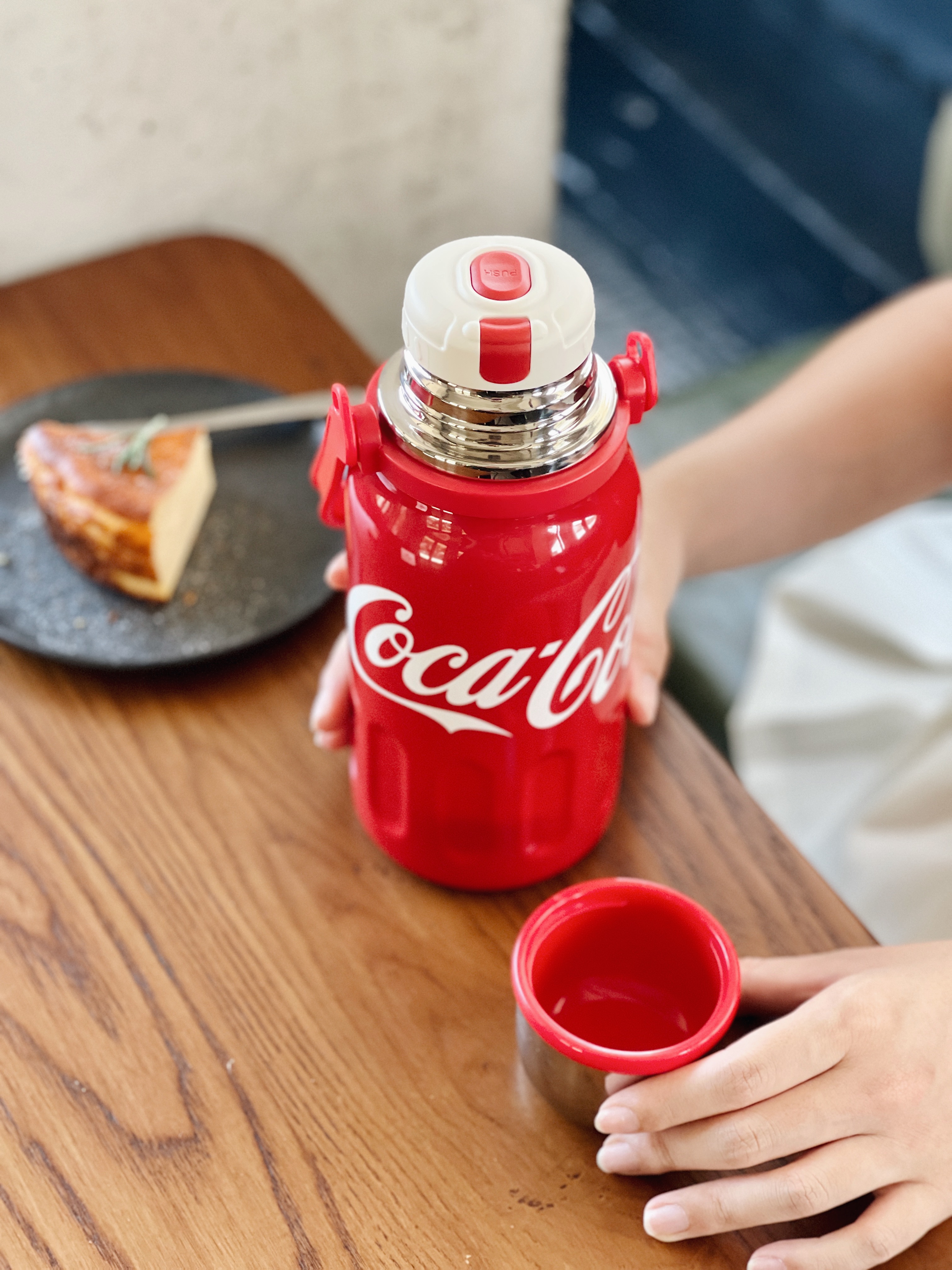Mô tả Cốc Cách Nhiệt Bằng Thép Không Gỉ 316 800 / 1200ML Có Đồ Lọc Trà Coca Cola Chính Hãng germ - 3