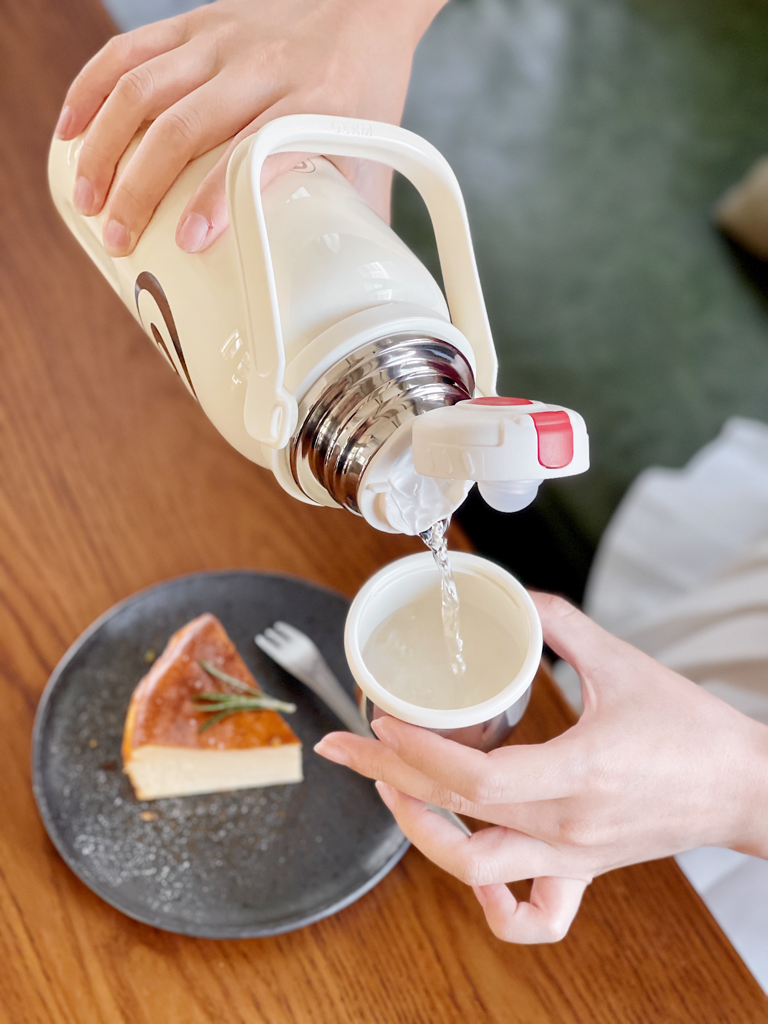 Mô tả Cốc Cách Nhiệt Bằng Thép Không Gỉ 316 800 / 1200ML Có Đồ Lọc Trà Coca Cola Chính Hãng germ - 7