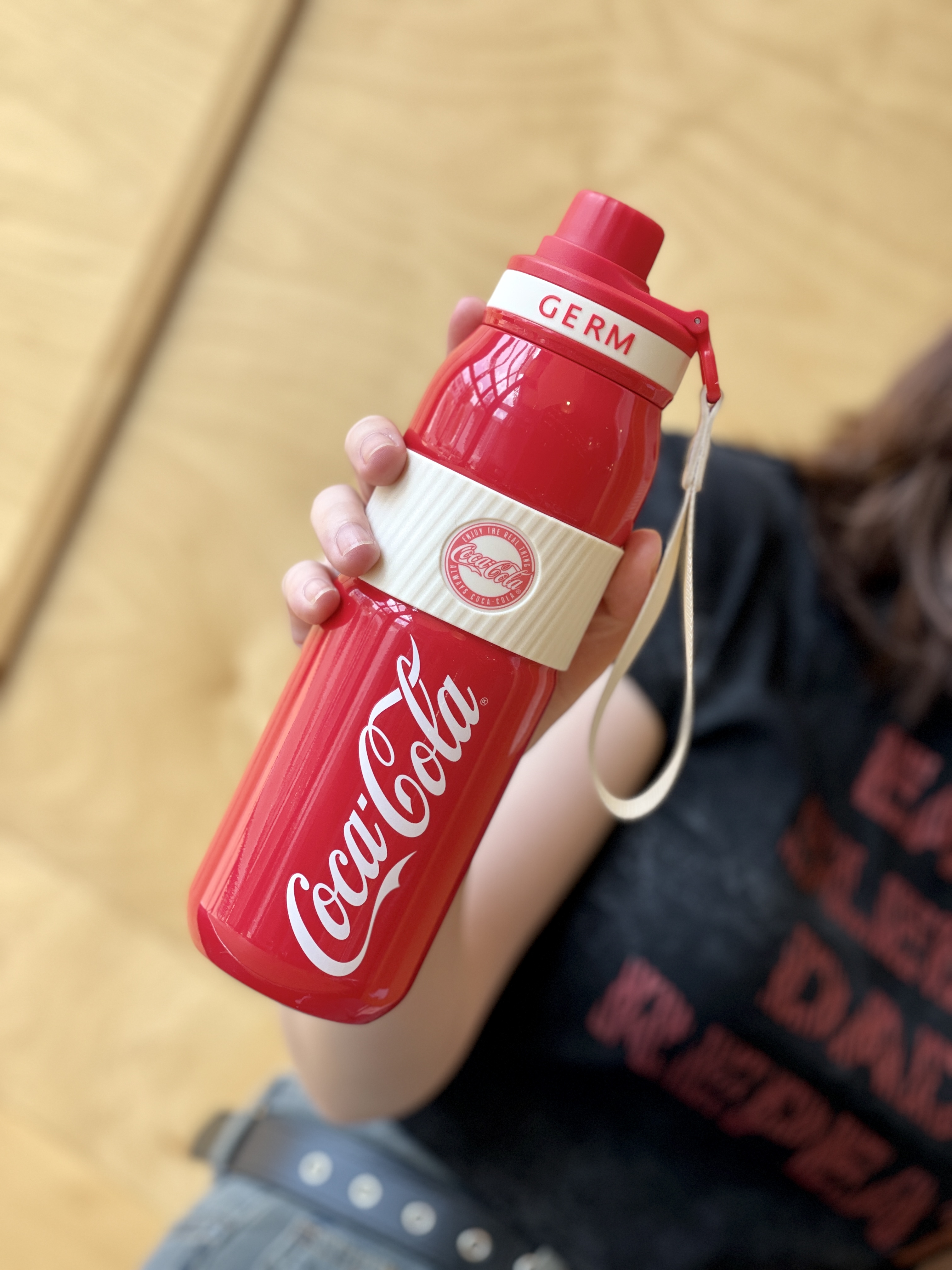 Mô tả Insulated cup Germ capacity 580ml 316 grade stainless steel material Coca Cola Co branded sports Cup - 3