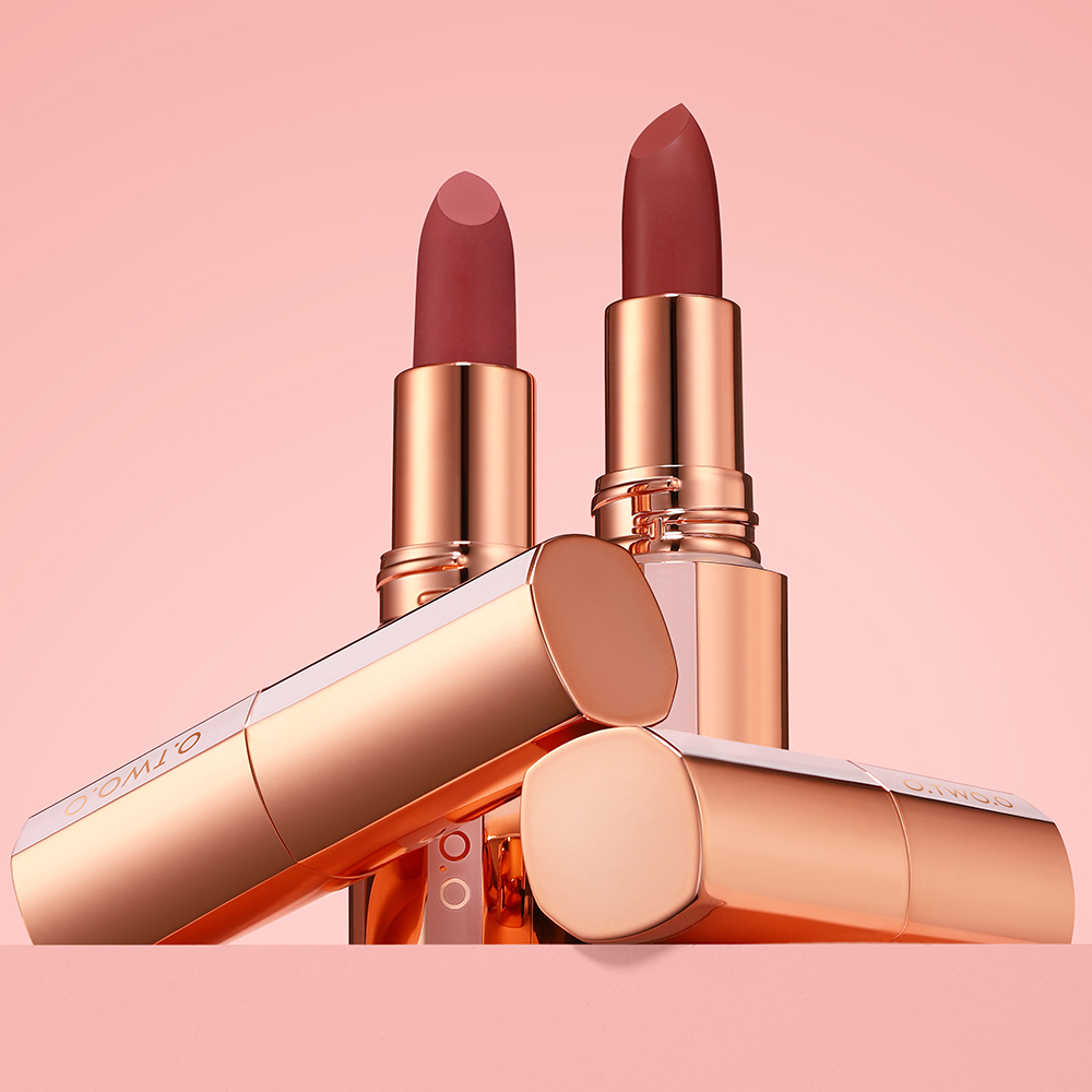 Son lì O.TWO.O swatch