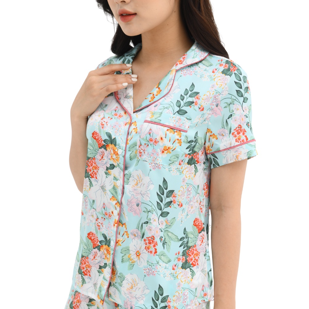 Ảnh Đồ ngủ bộ Pijama lụa mặc ở nhà JAPAN SILK, áo cộc quần đùi họa tiết hoa loa kèn trắng nền xanh nhẹ dịu tươi mát BC047 3