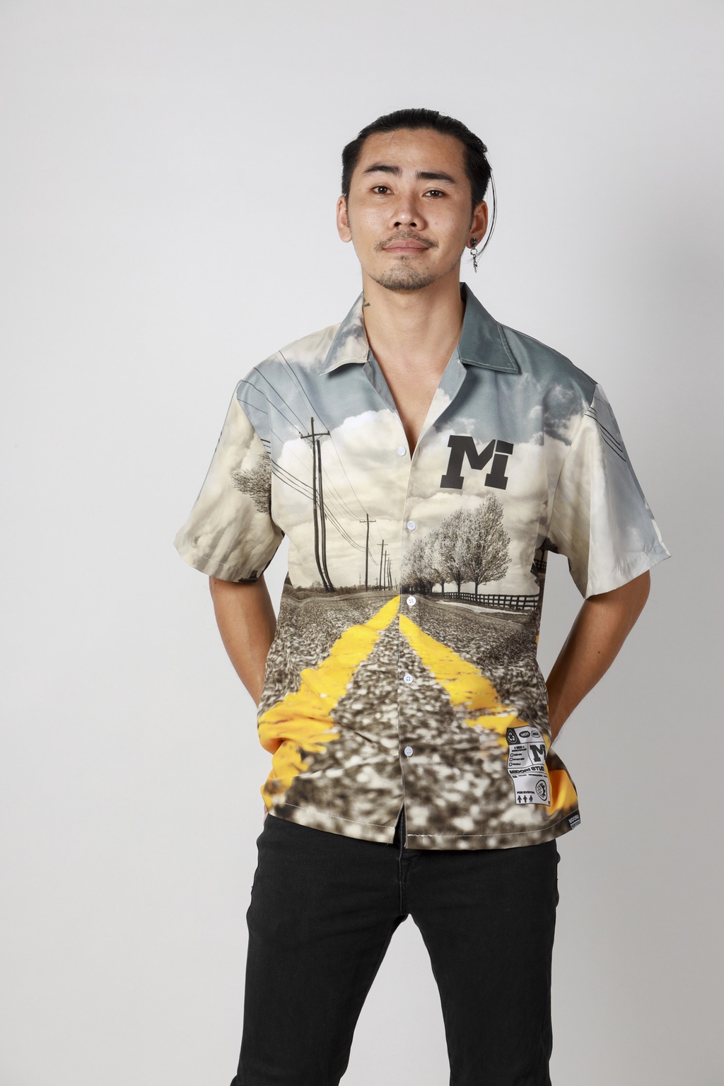 Mô tả Áo Sơ Mi nam nữ Hoạ Tiết Tay Ngắn Cổ Vest Uniex Thời Trang Vải Lụa Local Brand M Studio - 7