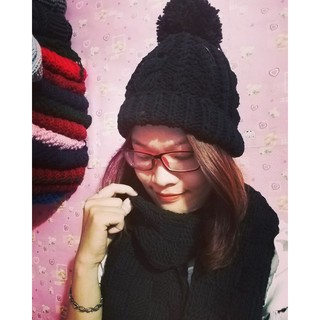 Mũ len đan tay dáng chuông kèm quả bông lớn rất đáng yêu - Quà tặng handmade giữ ấm ngày đông