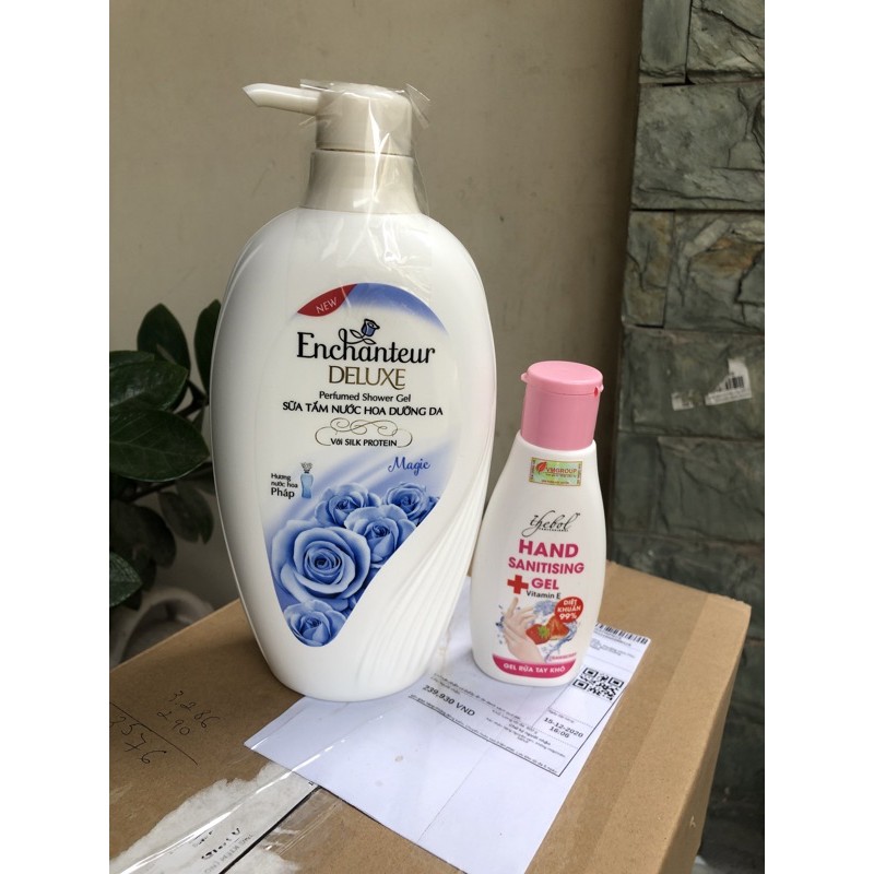 Sữa tắm hương nước hoa dưỡng da thơm mịn Enchanteur 650gr (5 mùi)