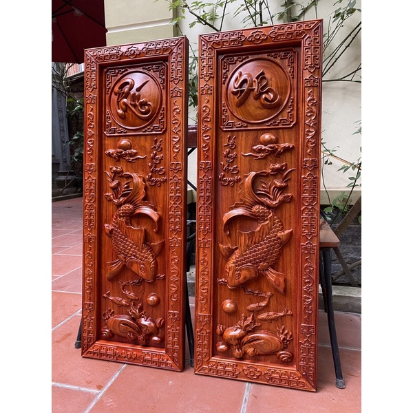 Tranh cá chép " Lý ngư vọng nguyệt " gỗ hương , khung ván dày 4cm