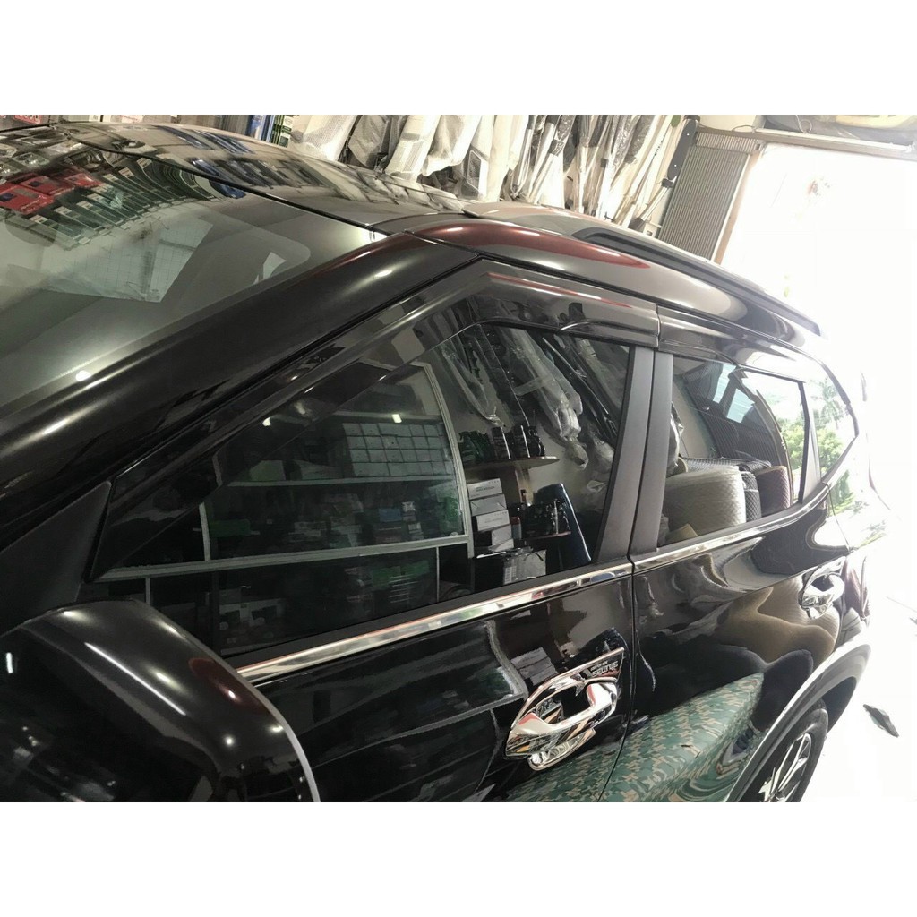 Vè che mưa xe Kia Seltos 2020 - 2025 chỉ Inox và nhựa đen cao cấp