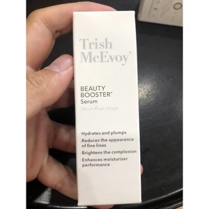 Trish McEvoy Beauty Booster® Serum, 1.0 fl oz/30 m Thoa một vài giọt huyết thanh dưỡng ẩm lên mặt, cổ và vùng