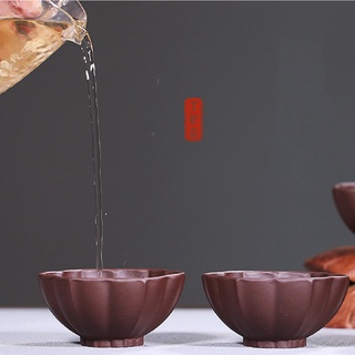 Chén trà, gốm tử sa, hình dáng hoa đào, kích thước 8x4cm, dung tích 70ml
