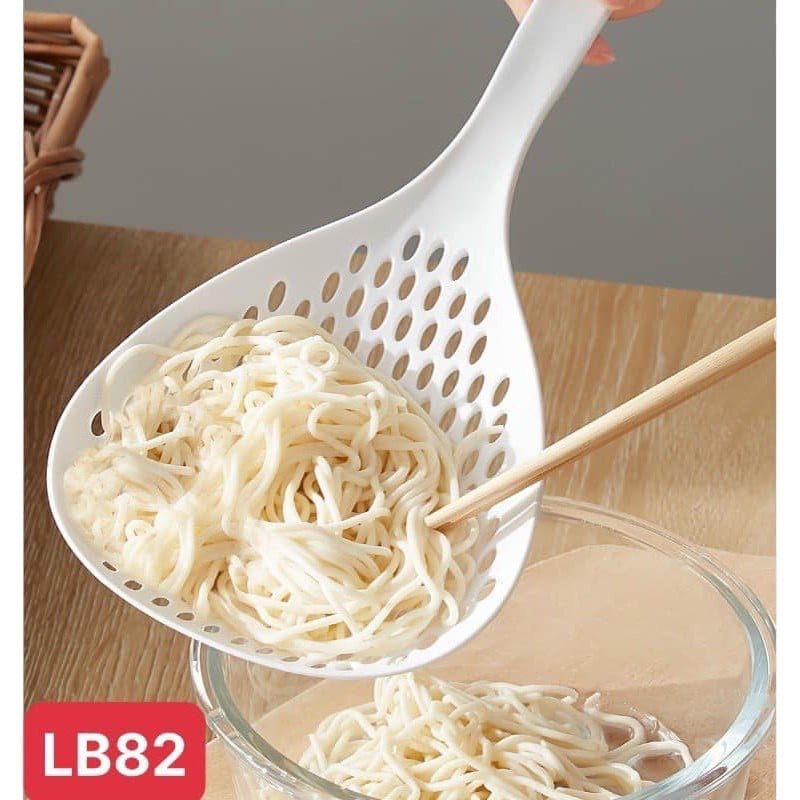 Muôi vợt thủng vớt đồ nhựa chịu nhiệt loại to