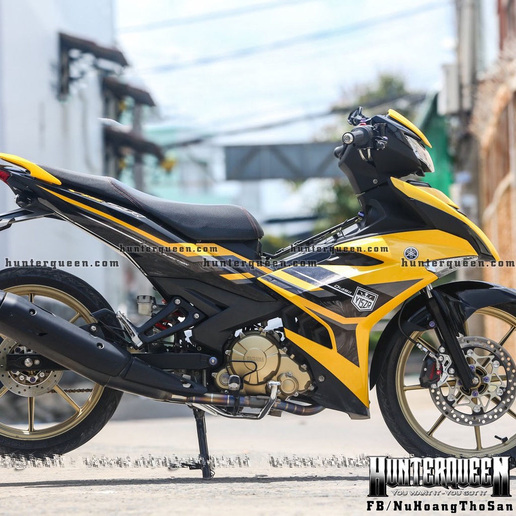 Tem rời Y15ZR hot nhất, in UV cao cấp, Dán xe Exciter 150 đời 2016-2018 màu đen vàng. Mẫu decal hoa văn chìm ẩn