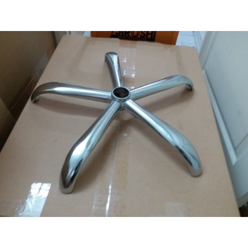 Chân ghế Xoay văn phòng mạ inox Hòa Phát phù hợp với đa số dòng ghế lưng trung