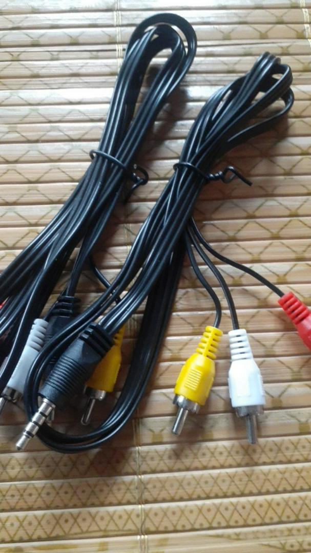 Cáp chuyển 3,5 mm sang 3 RCA