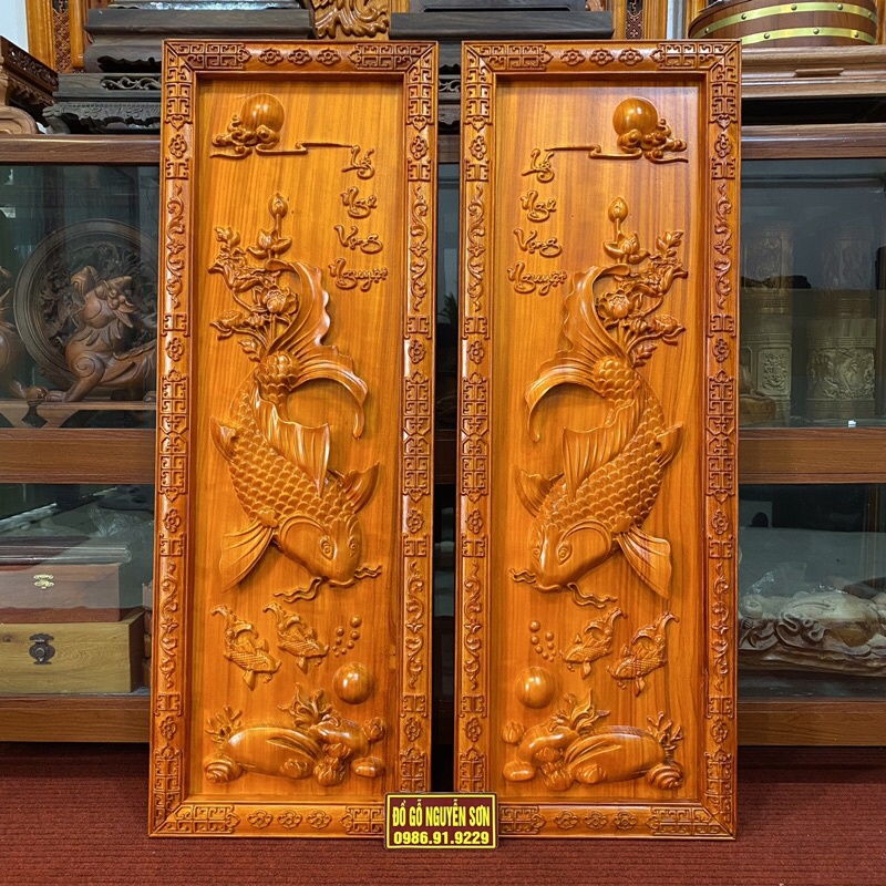 Tranh gỗ cá chép tài lộc,đôi cá lý ngư vọng nguyệt, sơn pu gỗ hương cao cấp