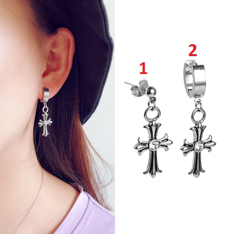 Khuyên tai titan unisex chrome hearts đính đá không gỉ có loại kẹp