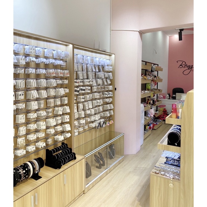 Kệ Trang Trí Shop Quần Áo