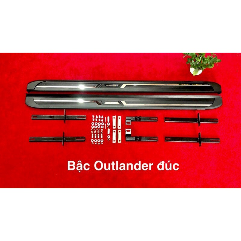 Bậc Lên Xuống ô tô MITSUBISHI OUTLANDER 2016-2022, MẪU Đen đúc chỉ mạ crom cao cấp