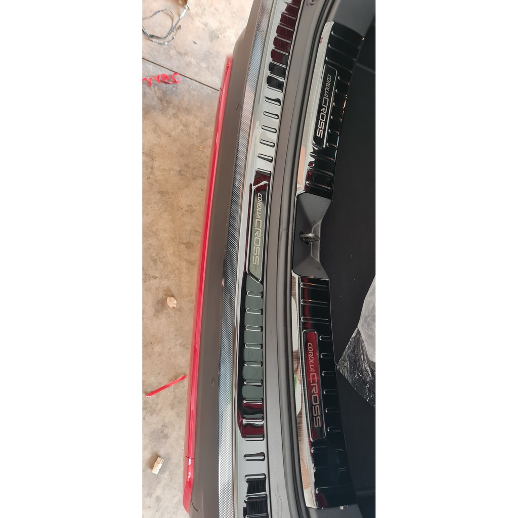 Ốp chống trầy cốp trong, ngoài xe Toyota Corolla Cross 2020 - 2026 Hàng titan cao cấp
