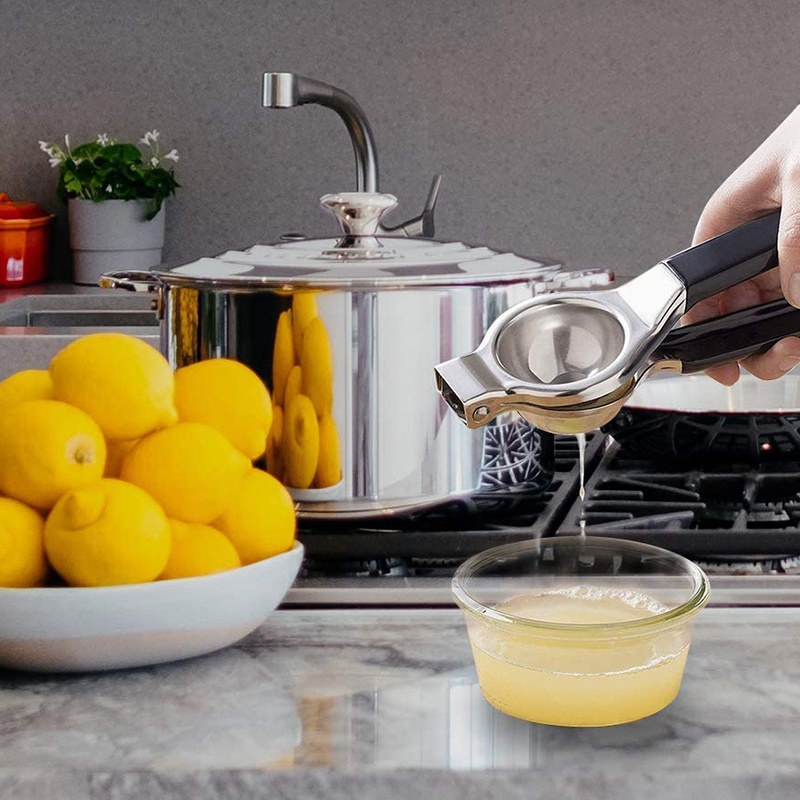 Dụng cụ vắt chanh bằng thép không gỉ có tay cầm bằng silicone