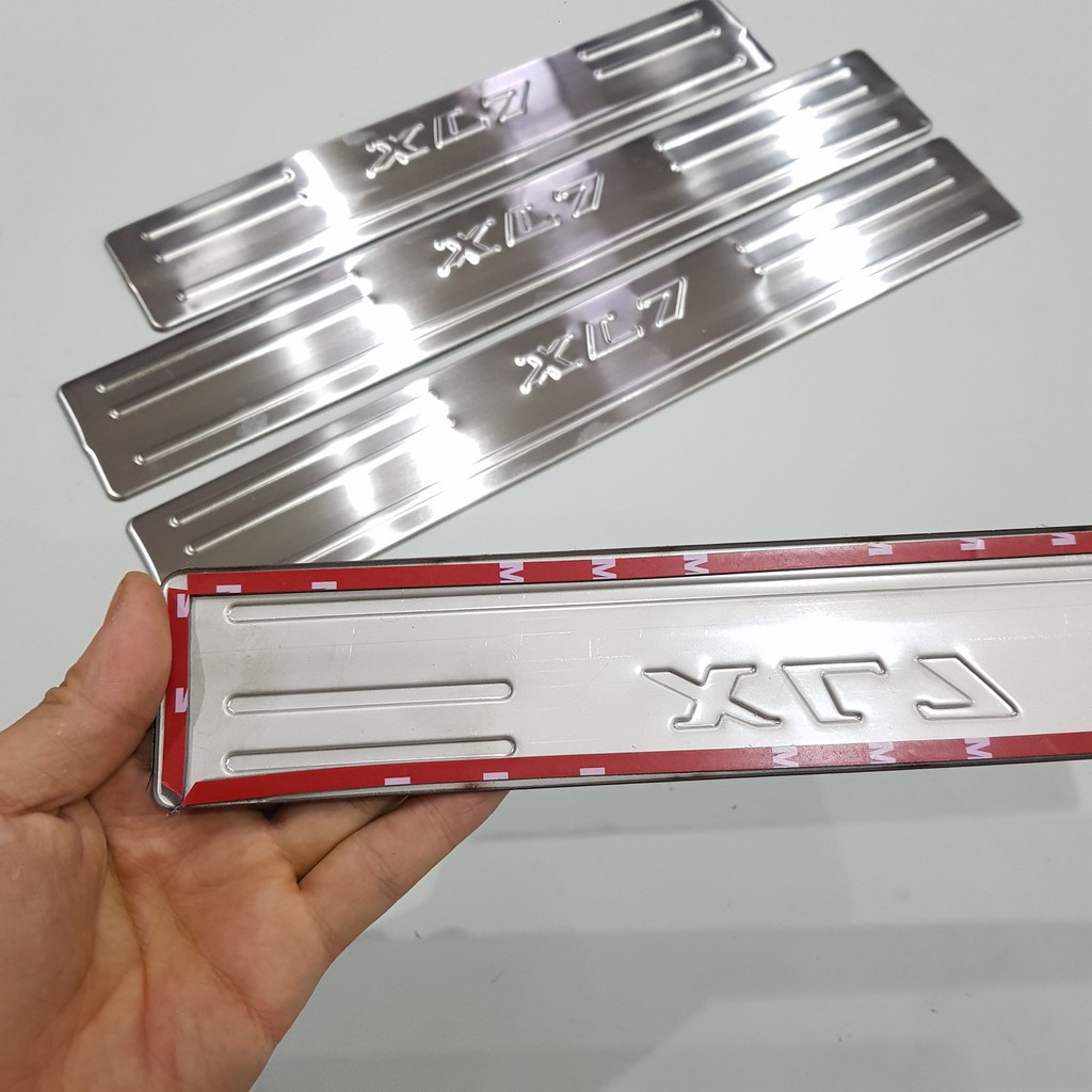 Ốp bậc cửa, nẹp bước chân trong, ngoài xe Suzuki XL7 2020-2023 mẫu Inox cao cấp