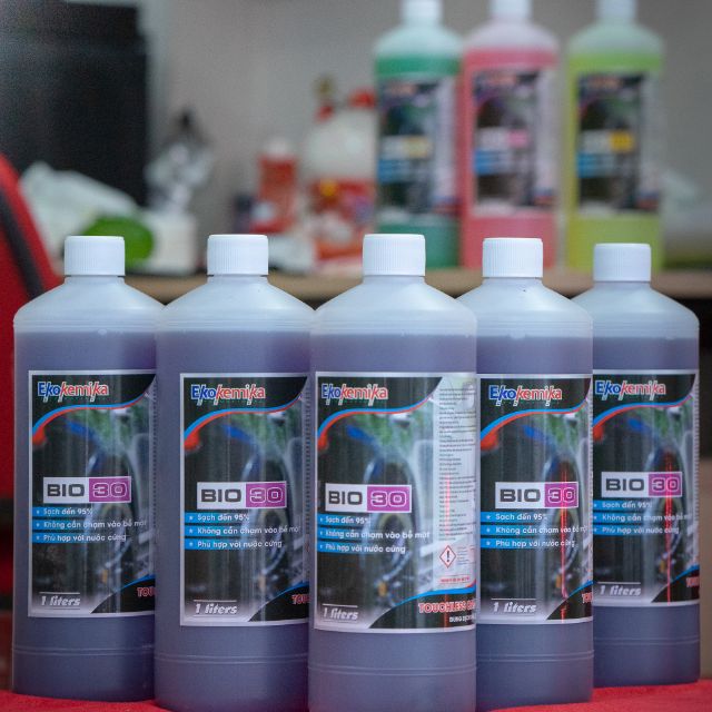 Nước rửa xe không chạm cao cấp đậm đặc Bio 30-1L thương hiệu Ekokemika