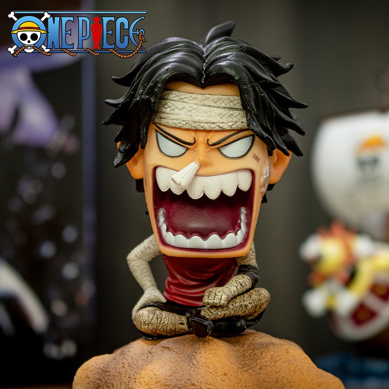 Các fan của One Piece đâu rồi? Chúng tôi đã sẵn sàng để đưa bạn tới thế giới đầy màu sắc của băng hải tặc Mũ Rơm với bức ảnh chibi đầy đủ các nhân vật chính như Luffy, Sabo, Ace và nhiều hơn nữa! Những chiếc áo và đồ chơi đồng hành với họ sẽ là món quà tuyệt vời dành cho người hâm mộ. Đừng bỏ lỡ cơ hội này!