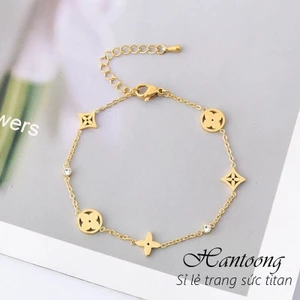 Vòng tay titan nữ không gỉ mặt cỏ 4 lá may mắn lắc tay titan phong cách trẻ trung tinh tế