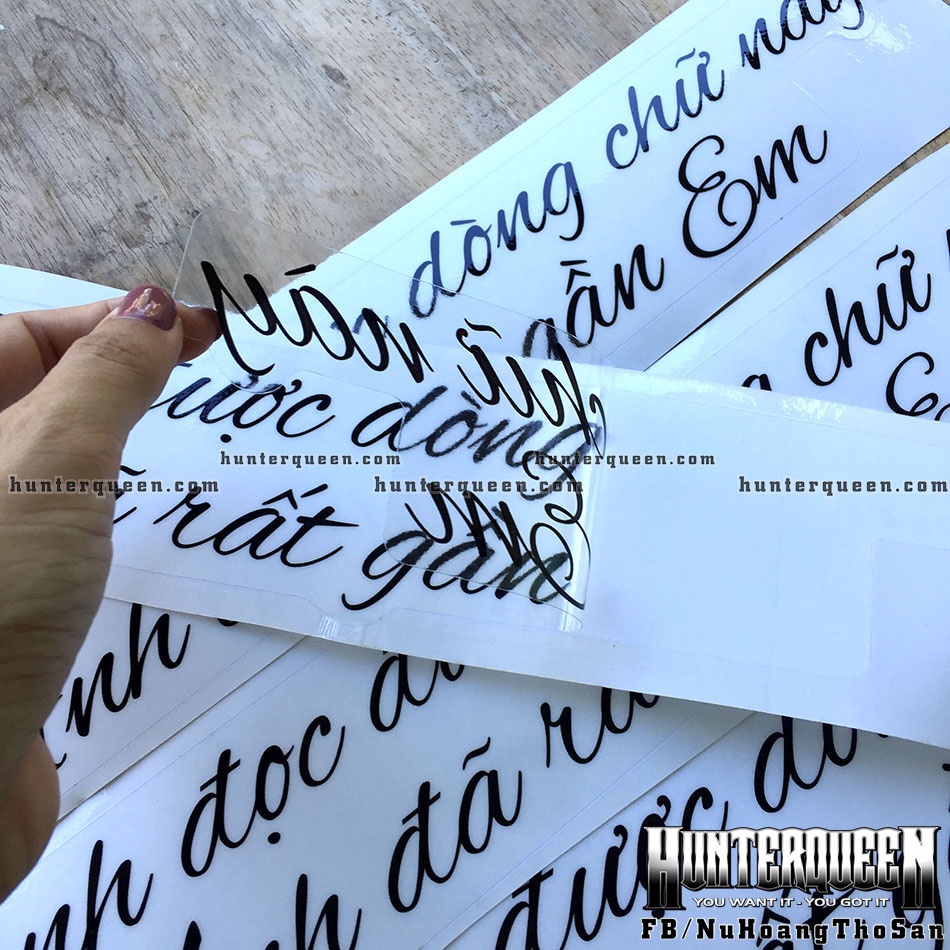 Câu khẩu hiệu dán đuôi xe ô tô Khi anh đọc được dòng chữ này là anh đã rất gần em. Decal chữ đen nền trong suốt 50x8.2cm