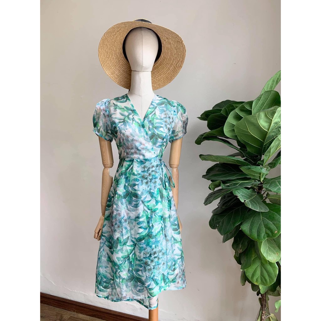 Đầm Tơ Hoa Cổ V Mùa Hè The Kat House, chất vải mềm mịn, vải tơ siêu nhẹ, hoạ tiết hoa xinh xắn thanh lịch