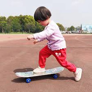 Bộ Ván Trượt Trẻ Em Mặt Nhàm 60cm Cho Trẻ Dươi 10 Tuổi + Bảo Hộ (Mũ Bảo Hiểm Và Bảo Vệ Tay Chân)