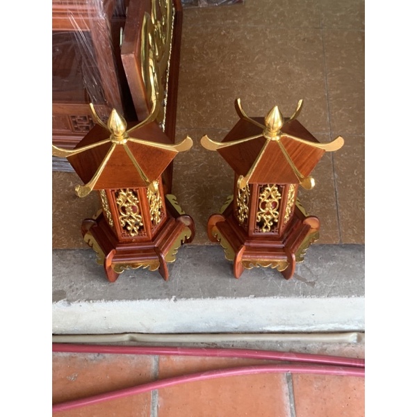 đèn thờ hình mái chùa cao 40 rộng 25 gỗ hương giá 1 cái