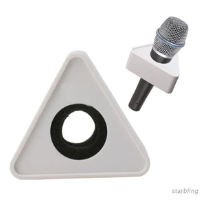 Miếng tam giác khoét lỗ gắn micro dùng để gắn logo khi phỏng vấn trên tv diy
