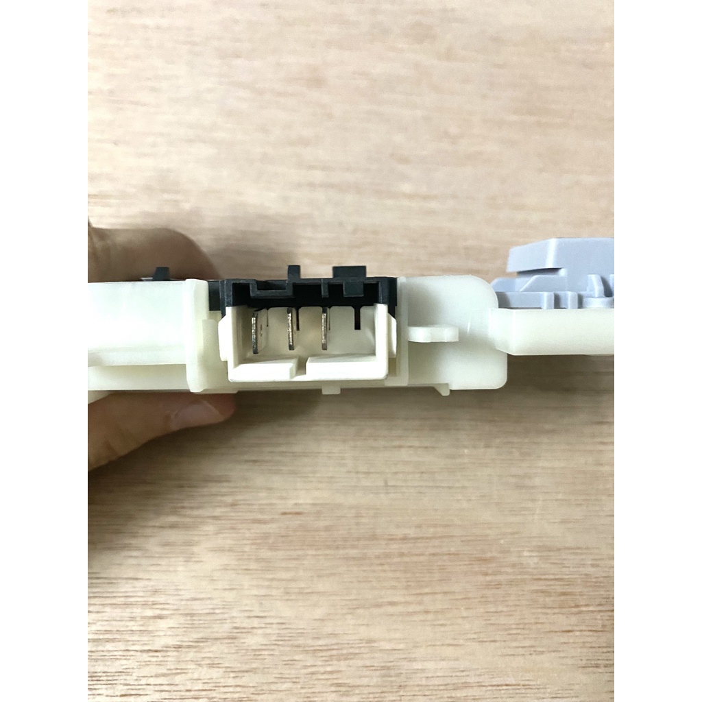 (VTĐL)Công tắc khóa cửa máy giặt Electrolux 52 42
