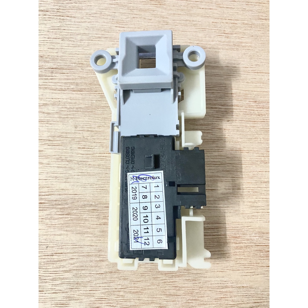 (VTĐL)Công tắc khóa cửa máy giặt Electrolux 52 42