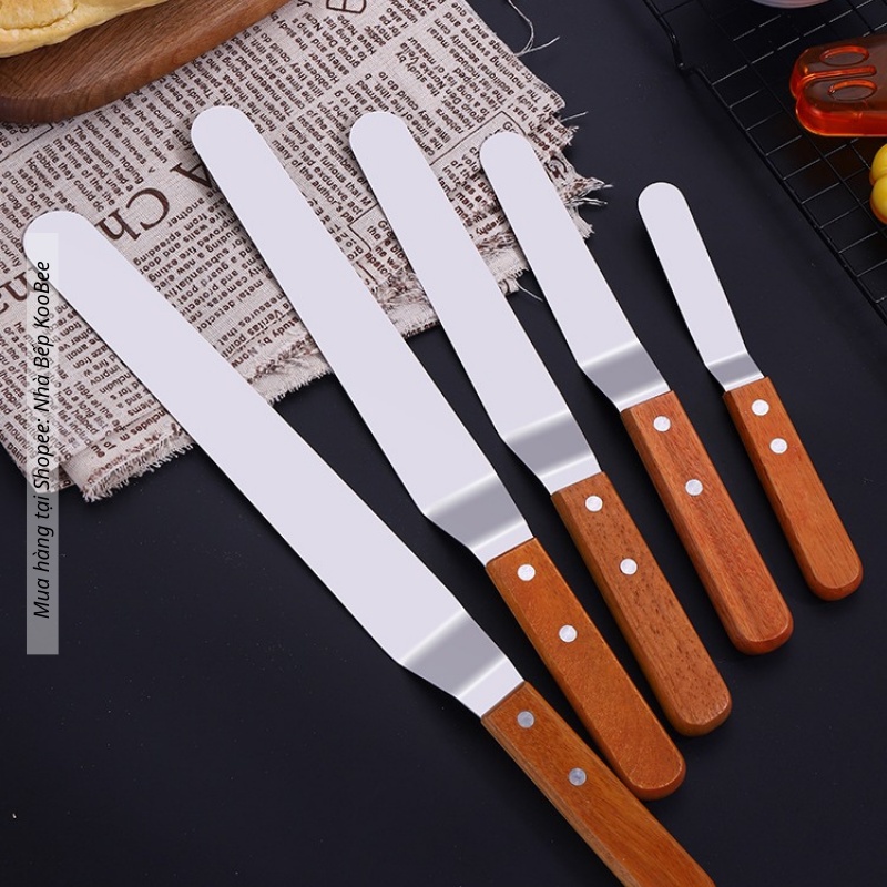 Dao Chà Láng Bánh Kem KOOBEE 32cm – Thẳng/Gấp Khúc Cán Gỗ, Thép Không Gỉ, Xúc Bánh Pizza Tiện Lợi (PKB27)