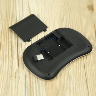 Bàn phím kiêm chuột không dây cho Tivi i8 có đèn thông minh, có đèn led 7 màu xài pin sạc wireless