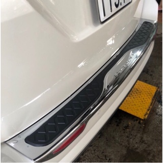 Ốp chống trầy cốp ngoài xe Toyota Fortuner đời 2017 -  2022, 2023, 2024, 2025 nhựa 3D phản quang nhiều INOX cao cấp