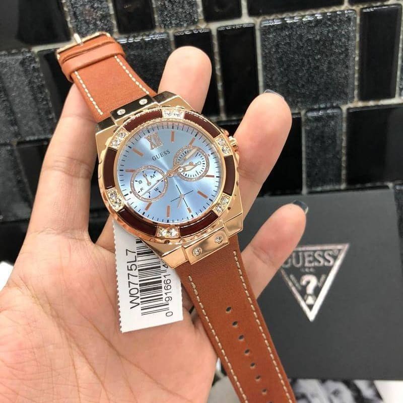 ng h n Guess W0775L7