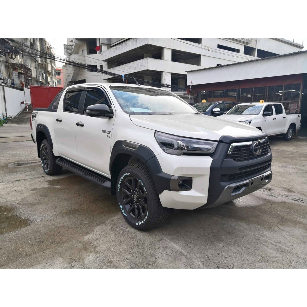 Bộ Cua lốp xe TOYOTA HILUX 2019-2024, Cua bánh mẫu trơn có phản quang Hilux 2021, Nhựa ABS cao cấp