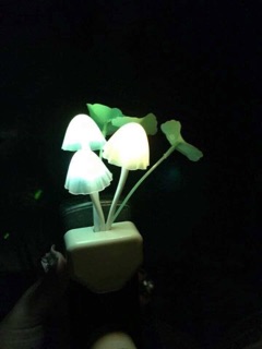 ĐÈN NGỦ CẢM ỨNG HÌNH NẤM XINH XINH